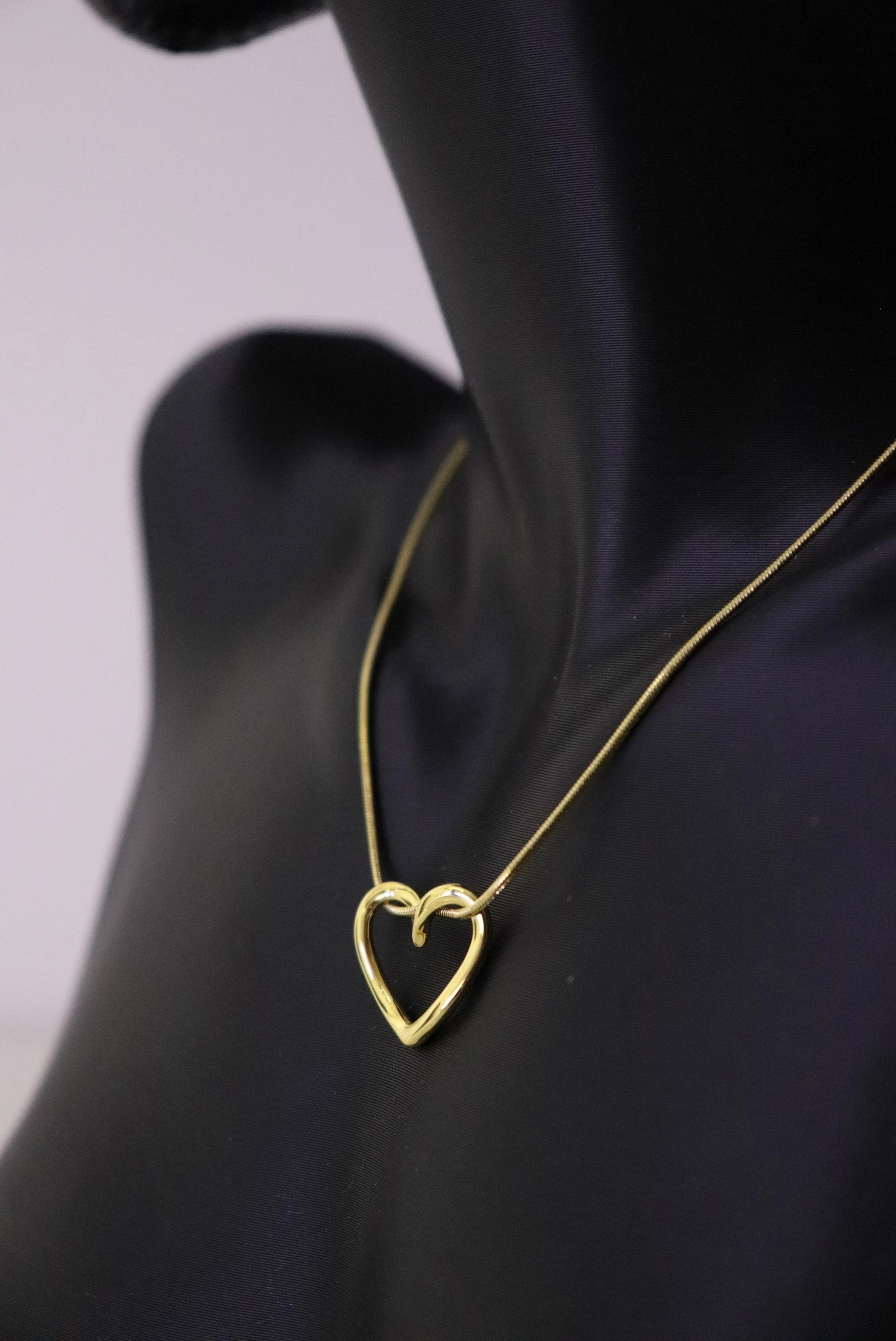 Liora – Kalp Tasarım Kolye