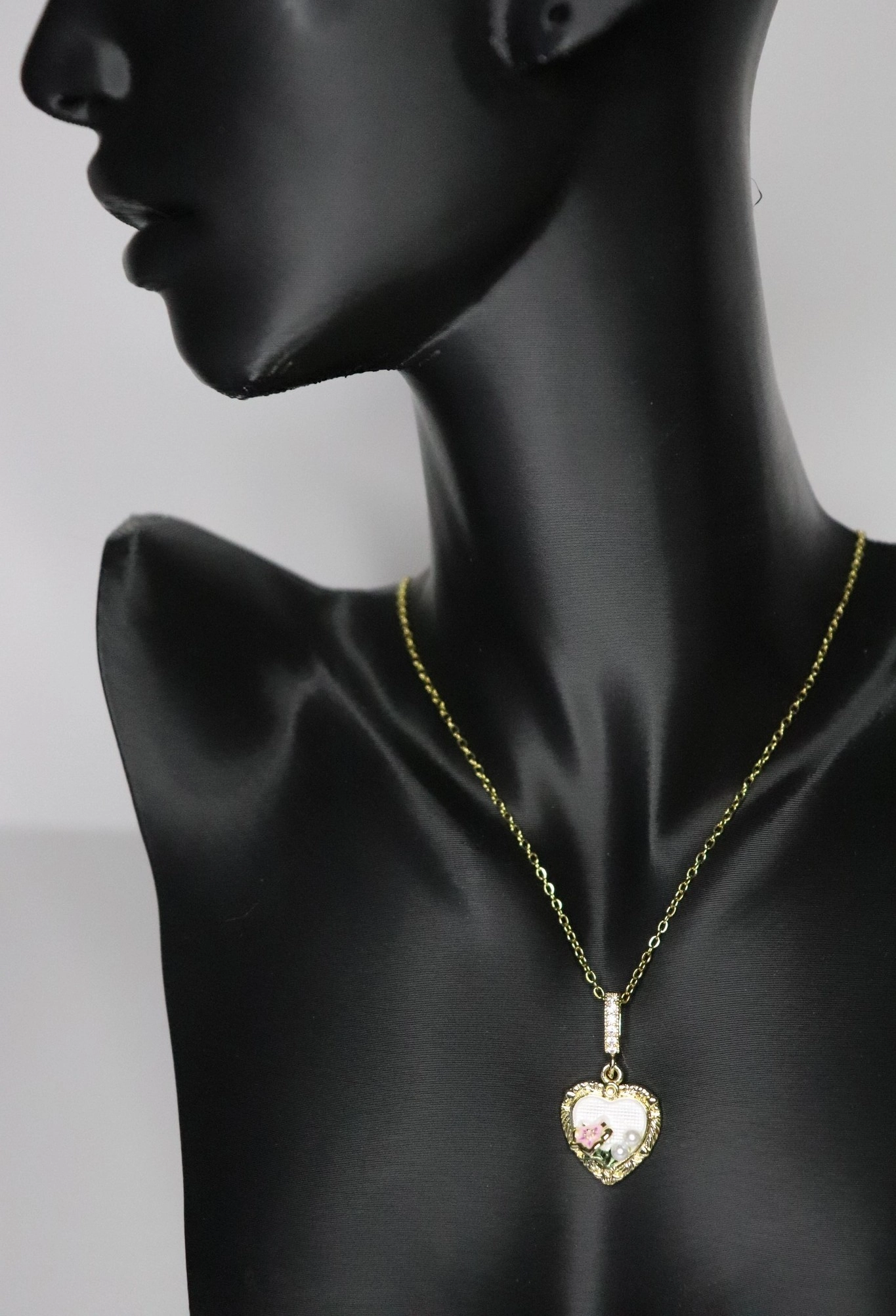 Portre Çiçek Desenli İncili Kolye