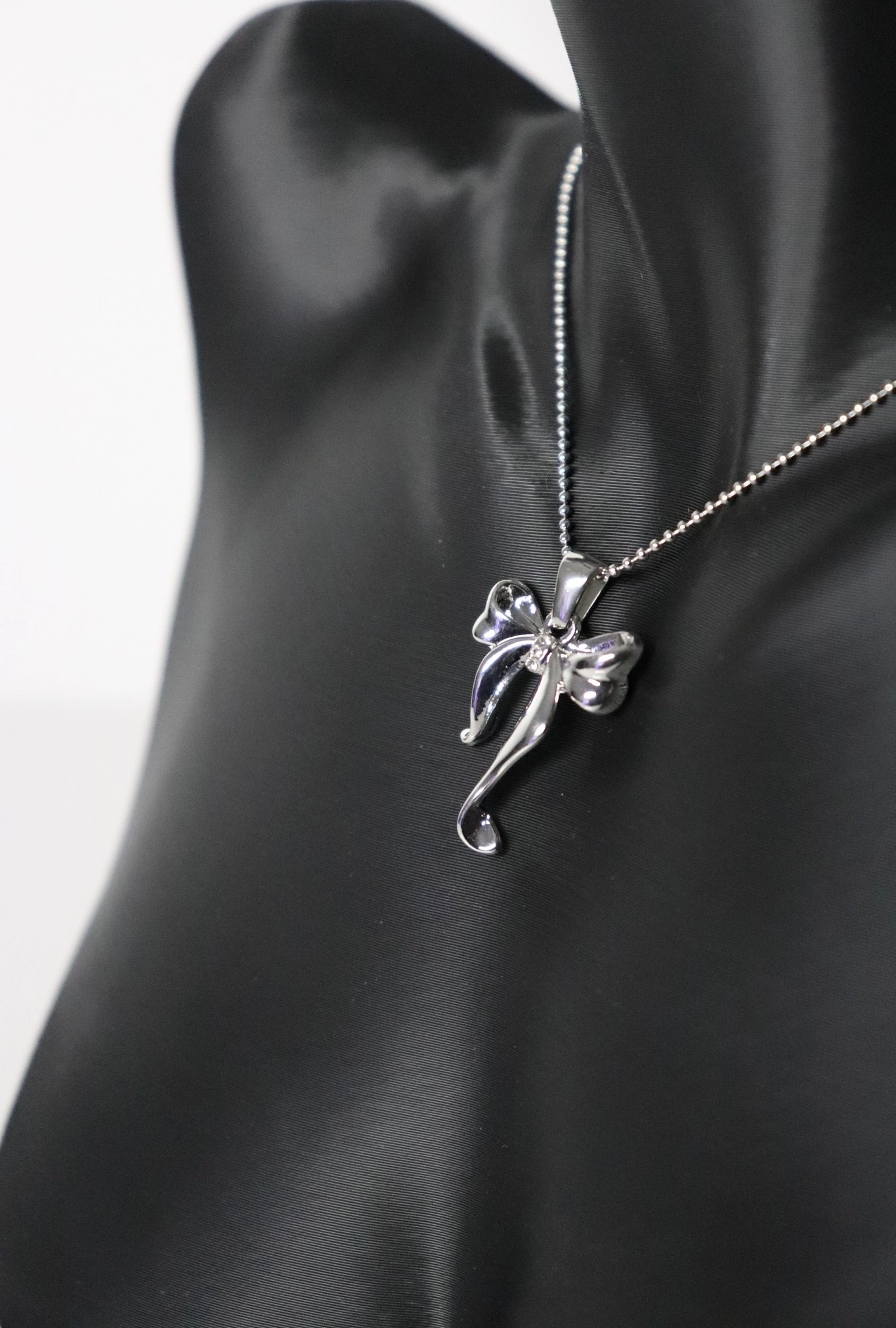 Gümüş Renk Fiyonk Kolye