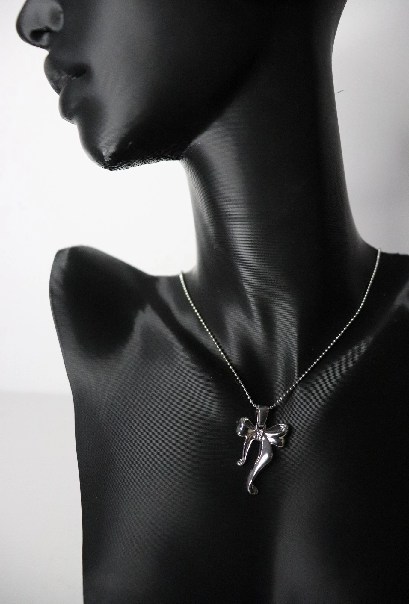 Gümüş Renk Fiyonk Kolye