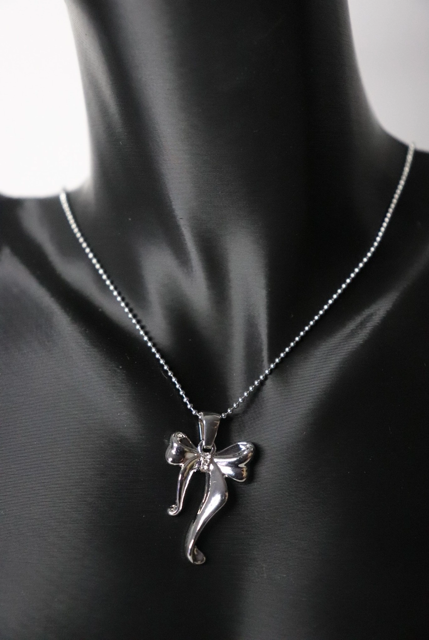 Gümüş Renk Fiyonk Kolye