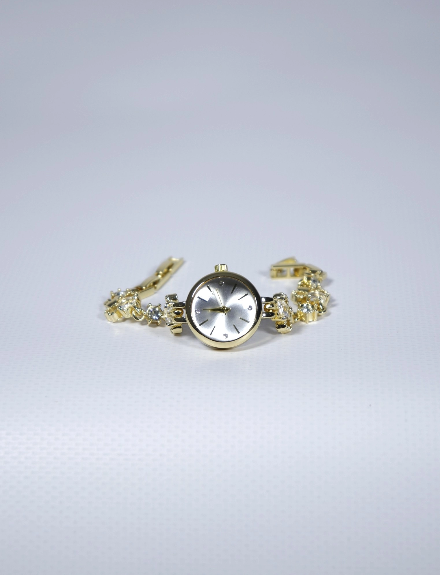 Golden Butterfly Kadın Saat – Kelebek ve Taş Detaylı