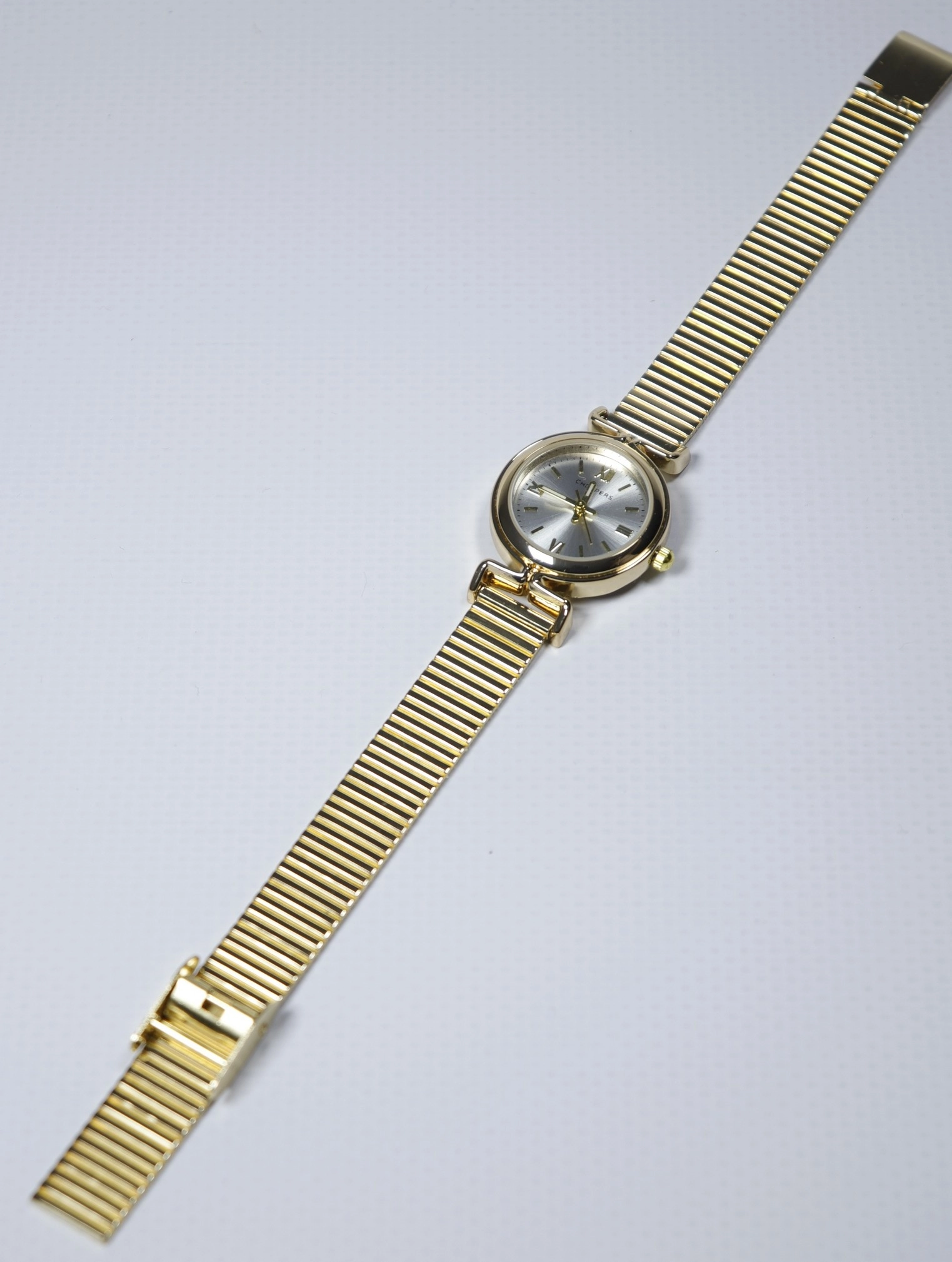 Aurora Classic Kadın Çelik Saat – Altın Tonlu Klasik Tasarım