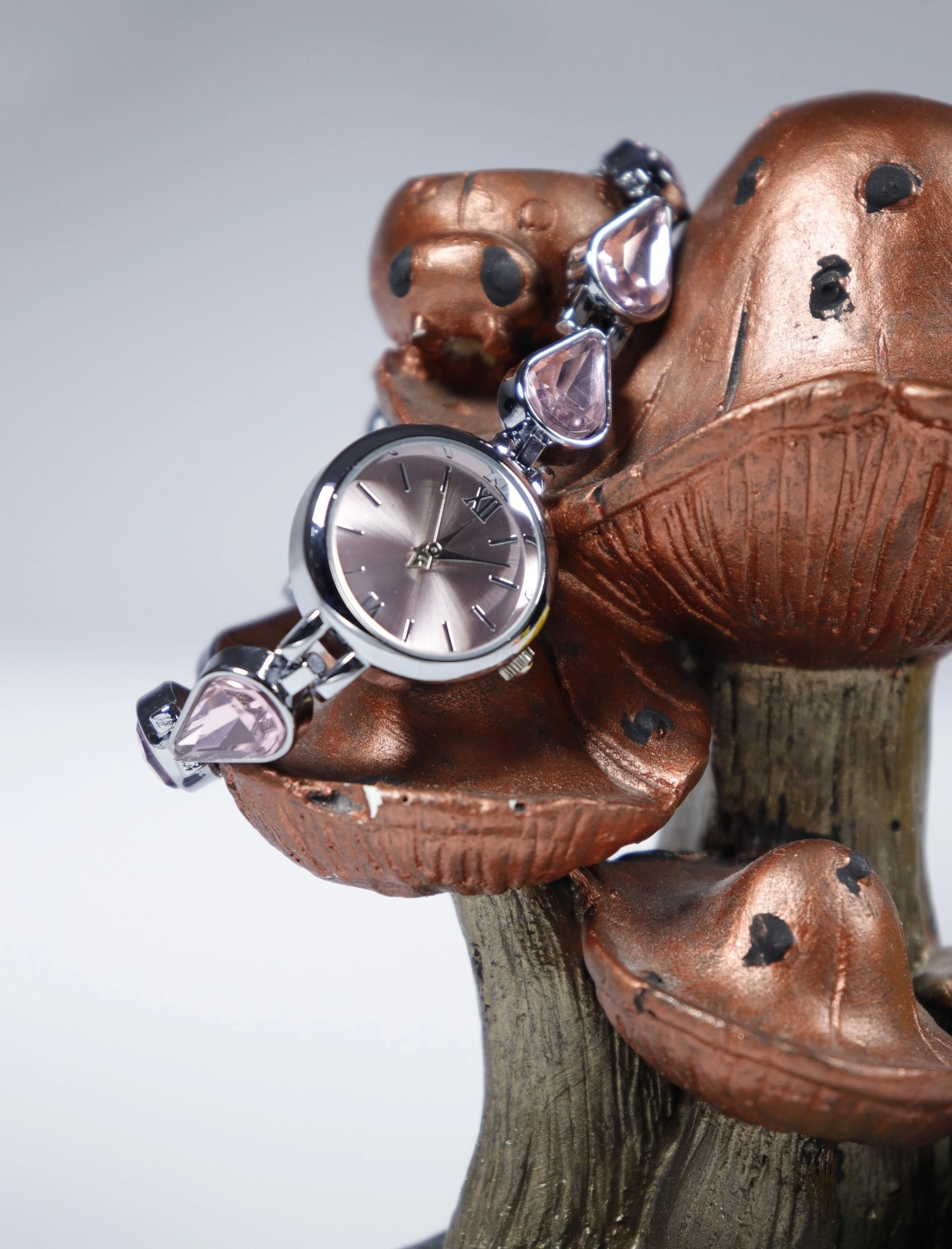 Rosalyn Charm Kadın Saat – Pembe Taş Detaylı & Zarif Tasarım