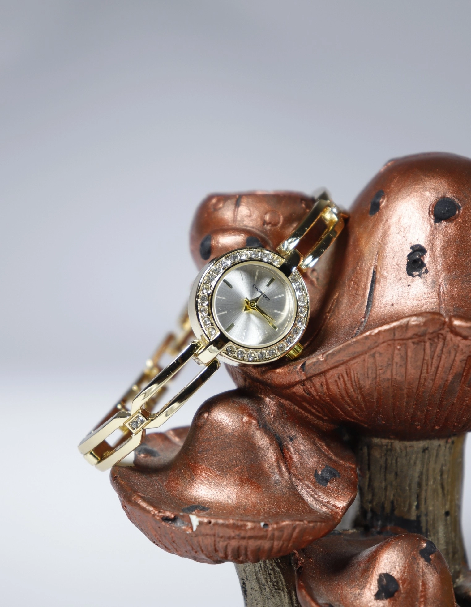 Amara Gold Kadın Çelik Saat – Altın Tonlu & Taş Detaylı