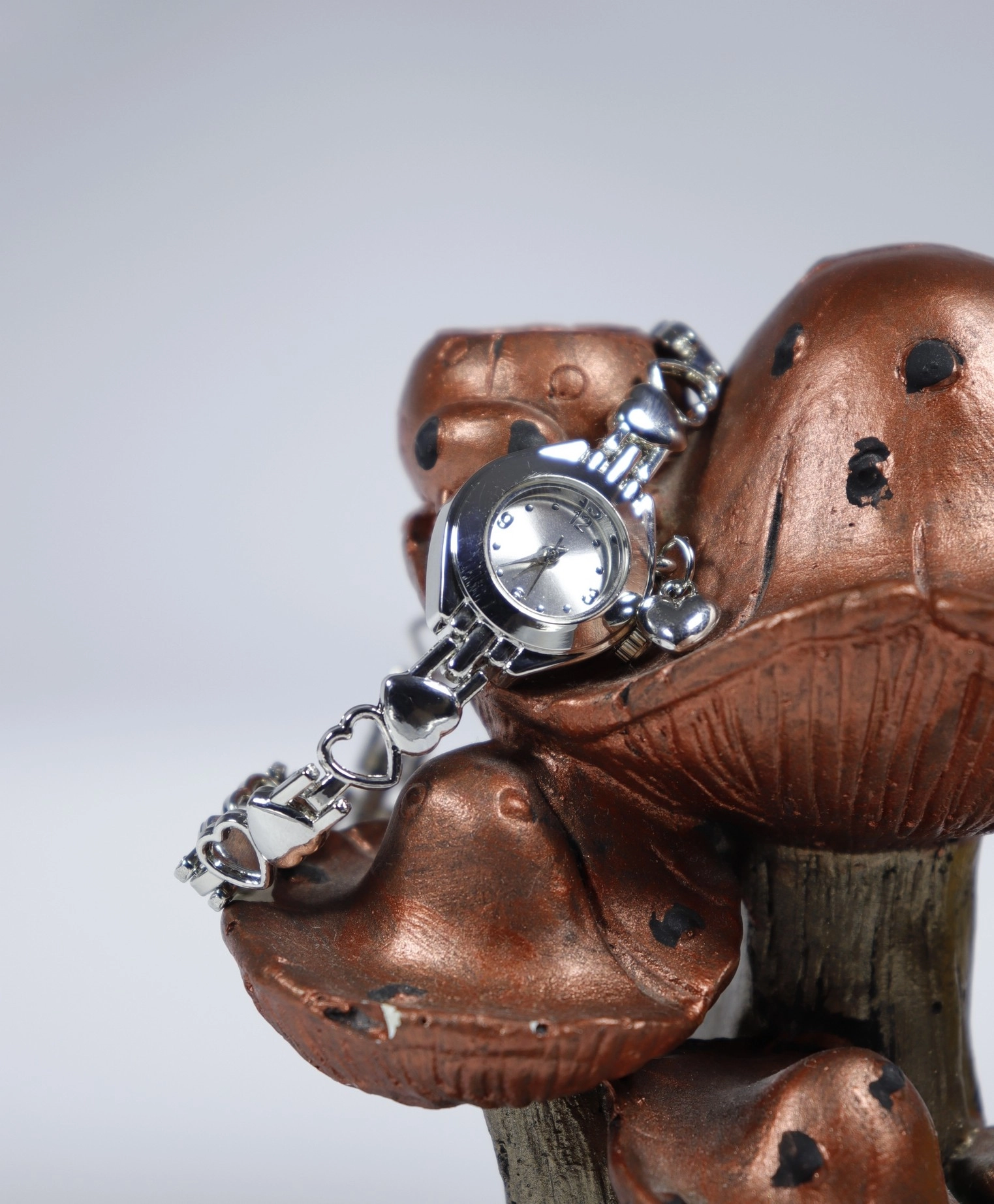 Silver Heartbeat Kadın Saat – Kalp Detaylı & Zarif Tasarım