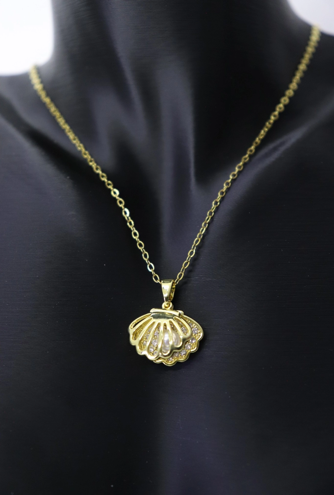 İçi İncili Zirkon İstiridye Çelik Kolye