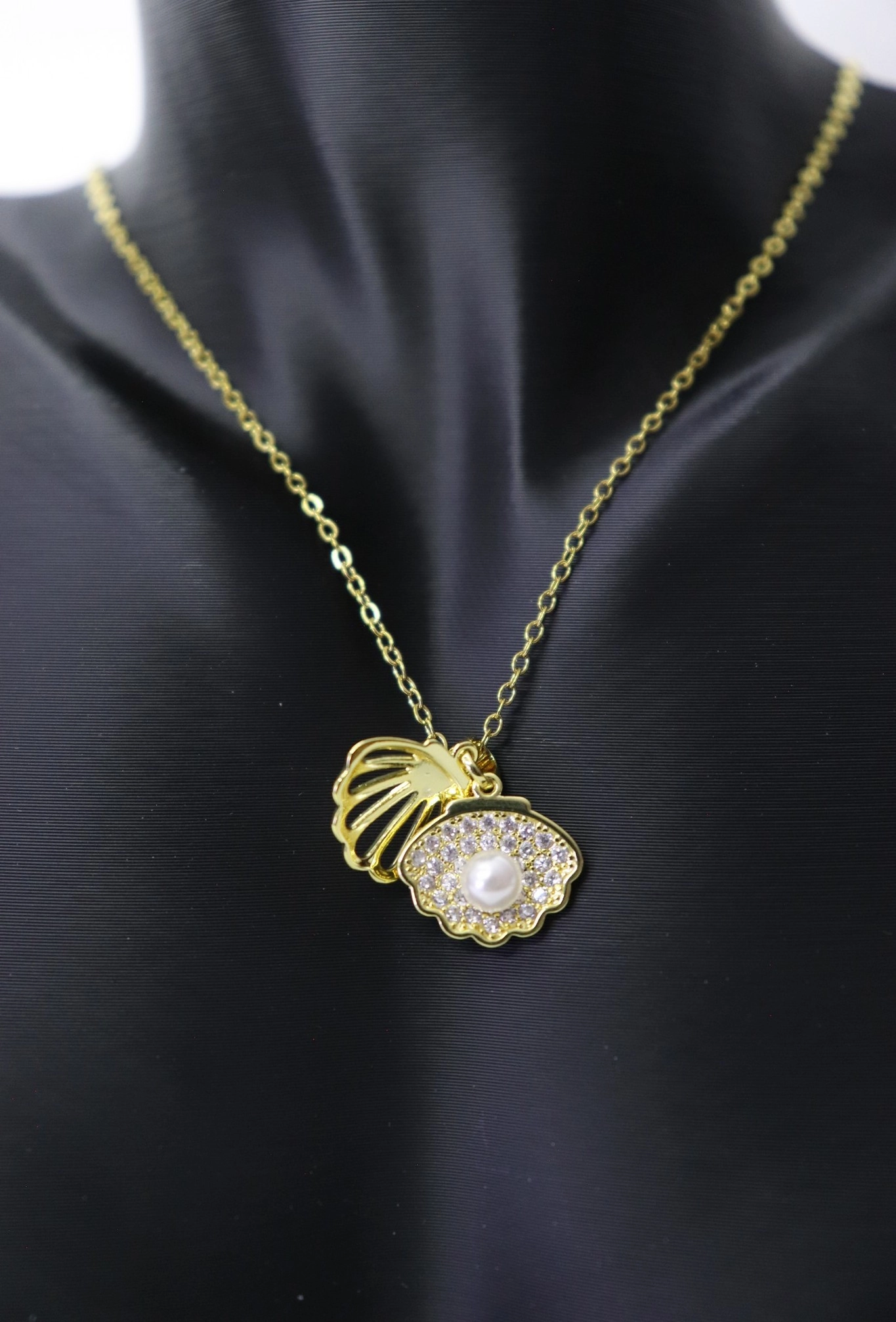 İçi İncili Zirkon İstiridye Çelik Kolye