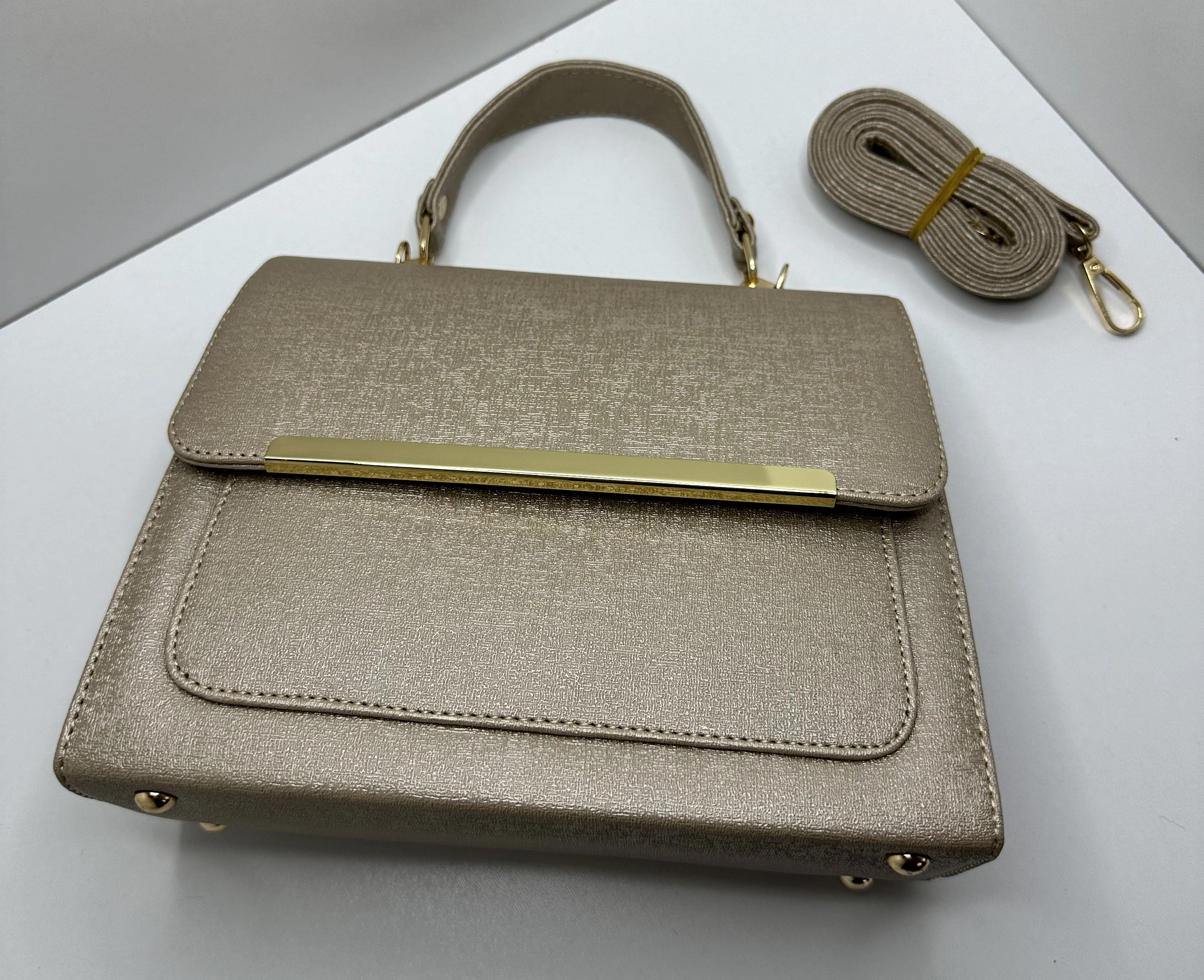 Kadın Suni Deri El ve Omuz Çantası | Fermuarlı İç Cepli, Şık ve Zarif Tasarım