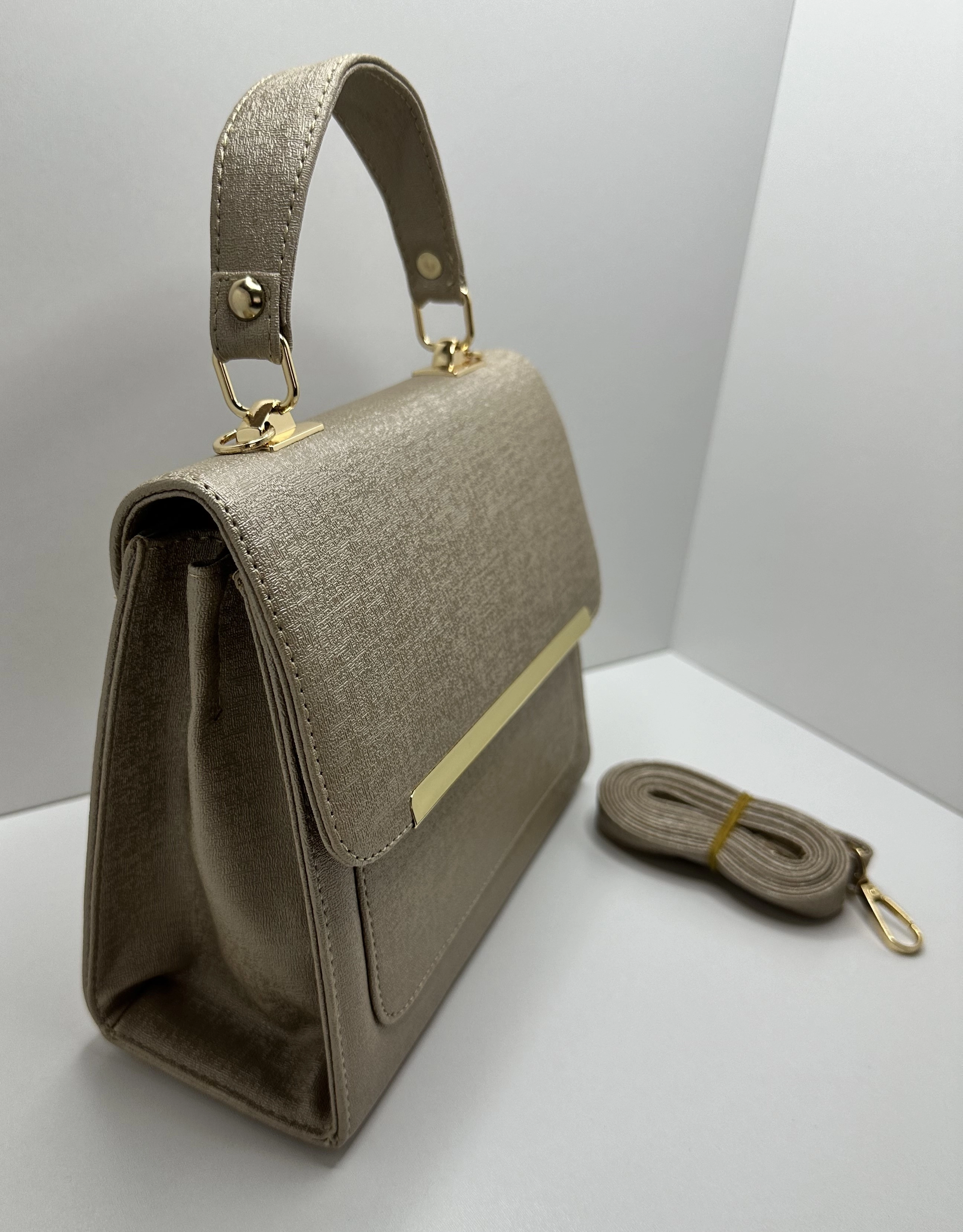 Kadın Suni Deri El ve Omuz Çantası | Fermuarlı İç Cepli, Şık ve Zarif Tasarım