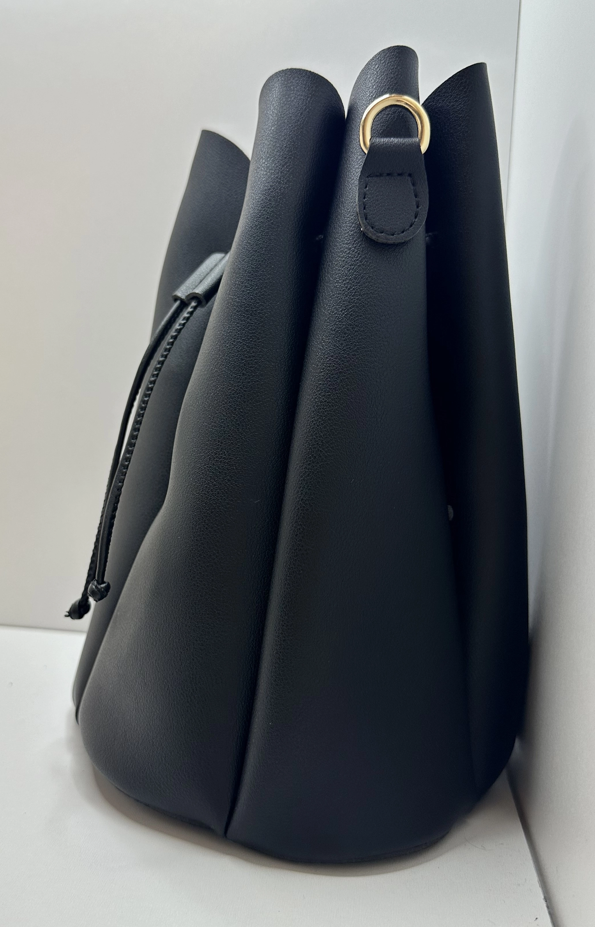 Büzgülü Suni Deri Omuz Çantas