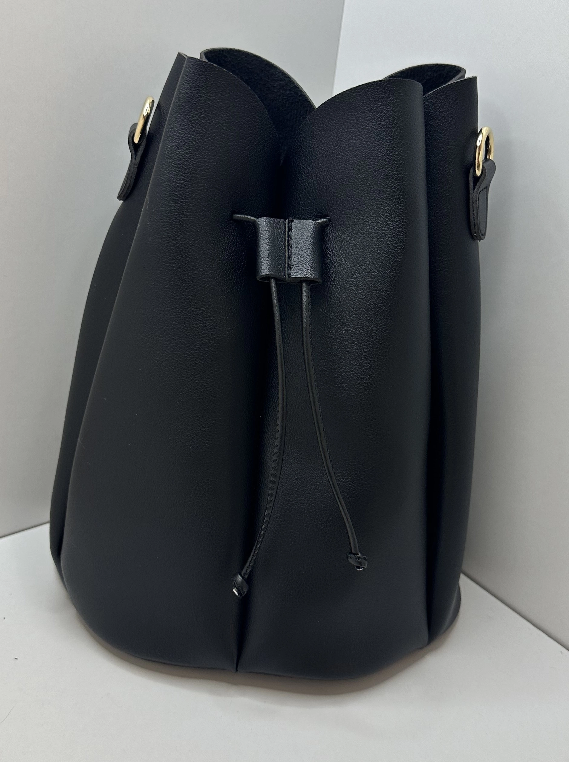 Büzgülü Suni Deri Omuz Çantas