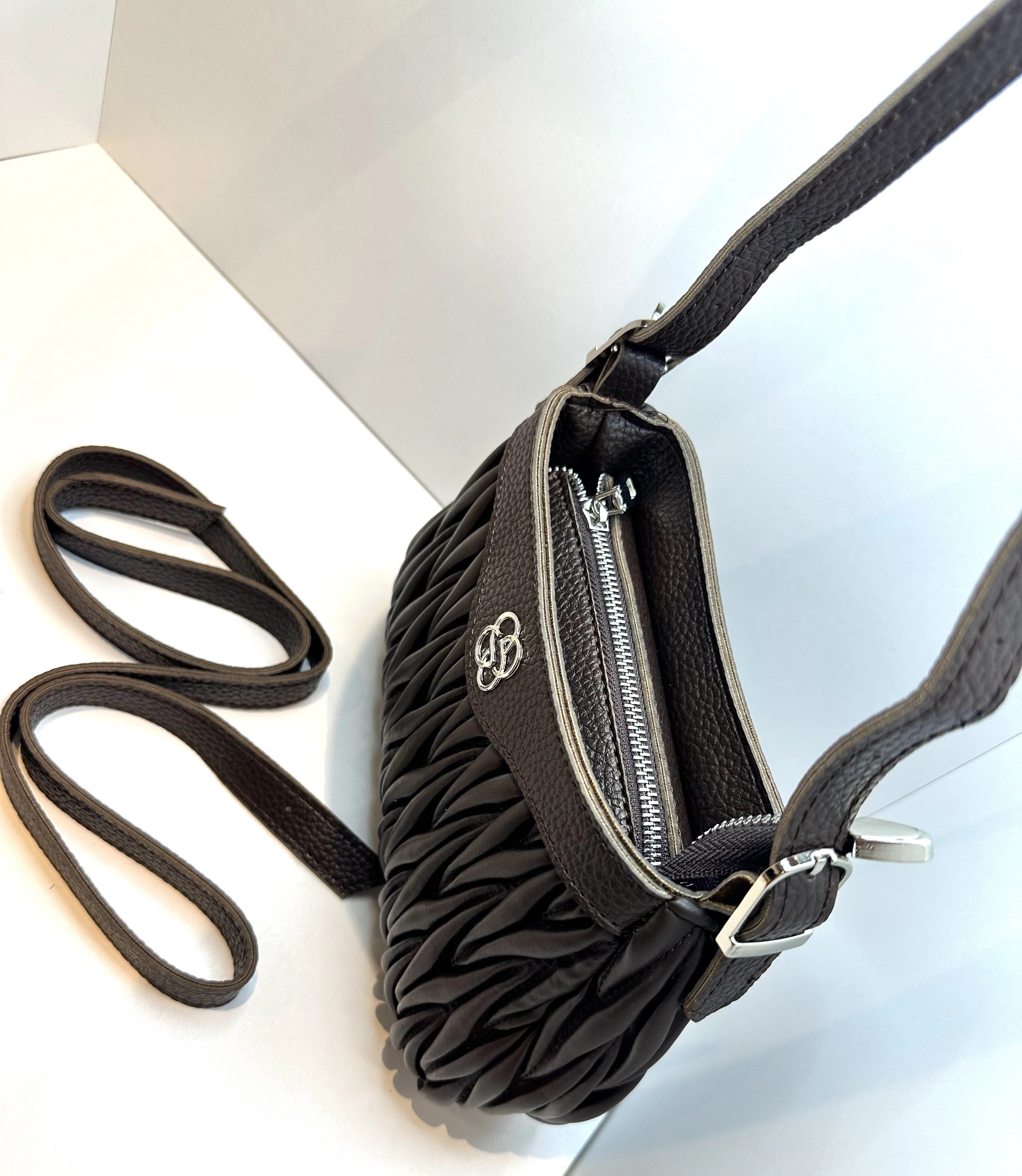 Kadın Suni Deri Omuz ve Çapraz Çanta | Şık Büzgü Dokulu Model – Hecge