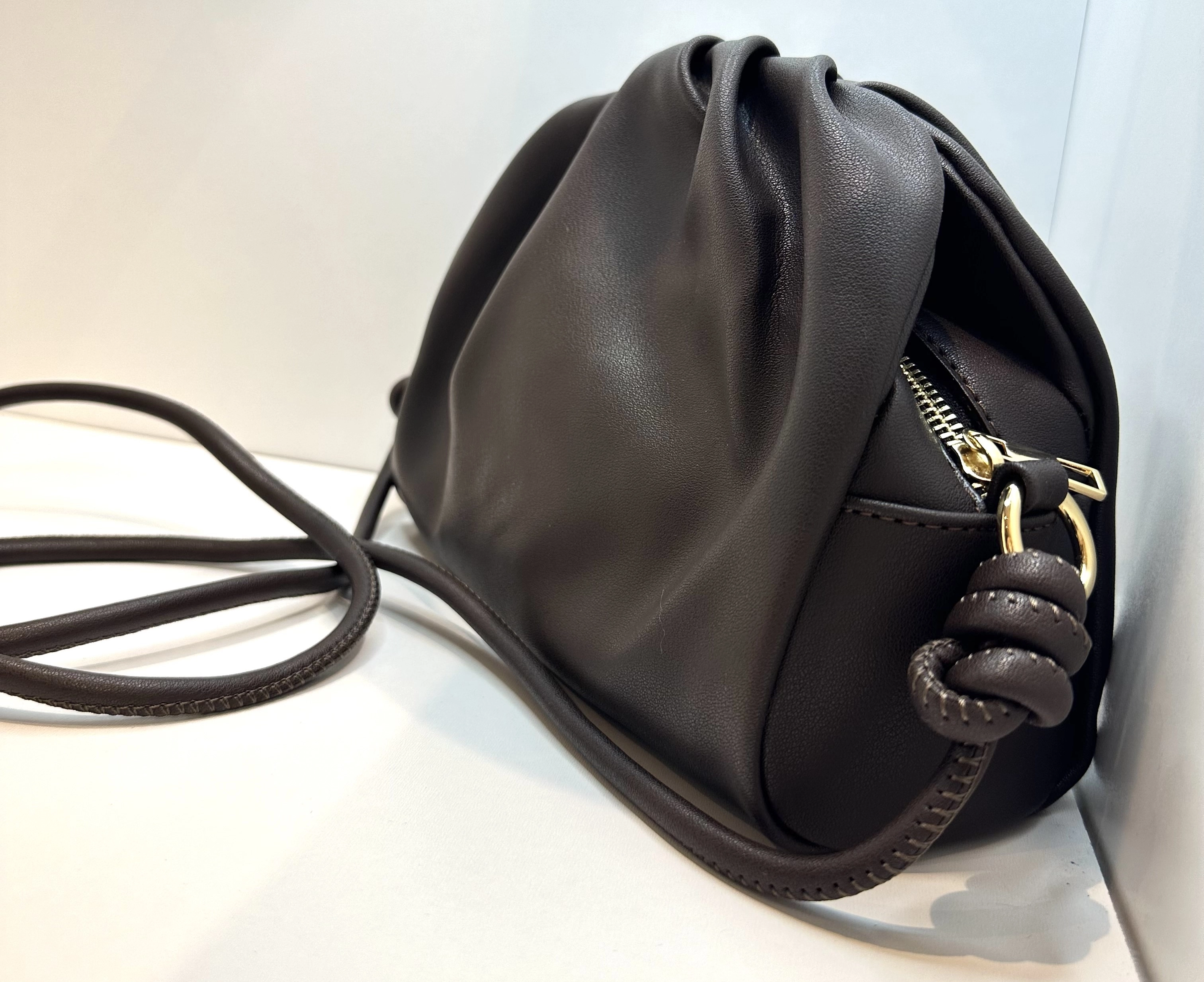 Kadın Suni Deri Büzgü Detaylı Mini Çapraz Askılı Çanta