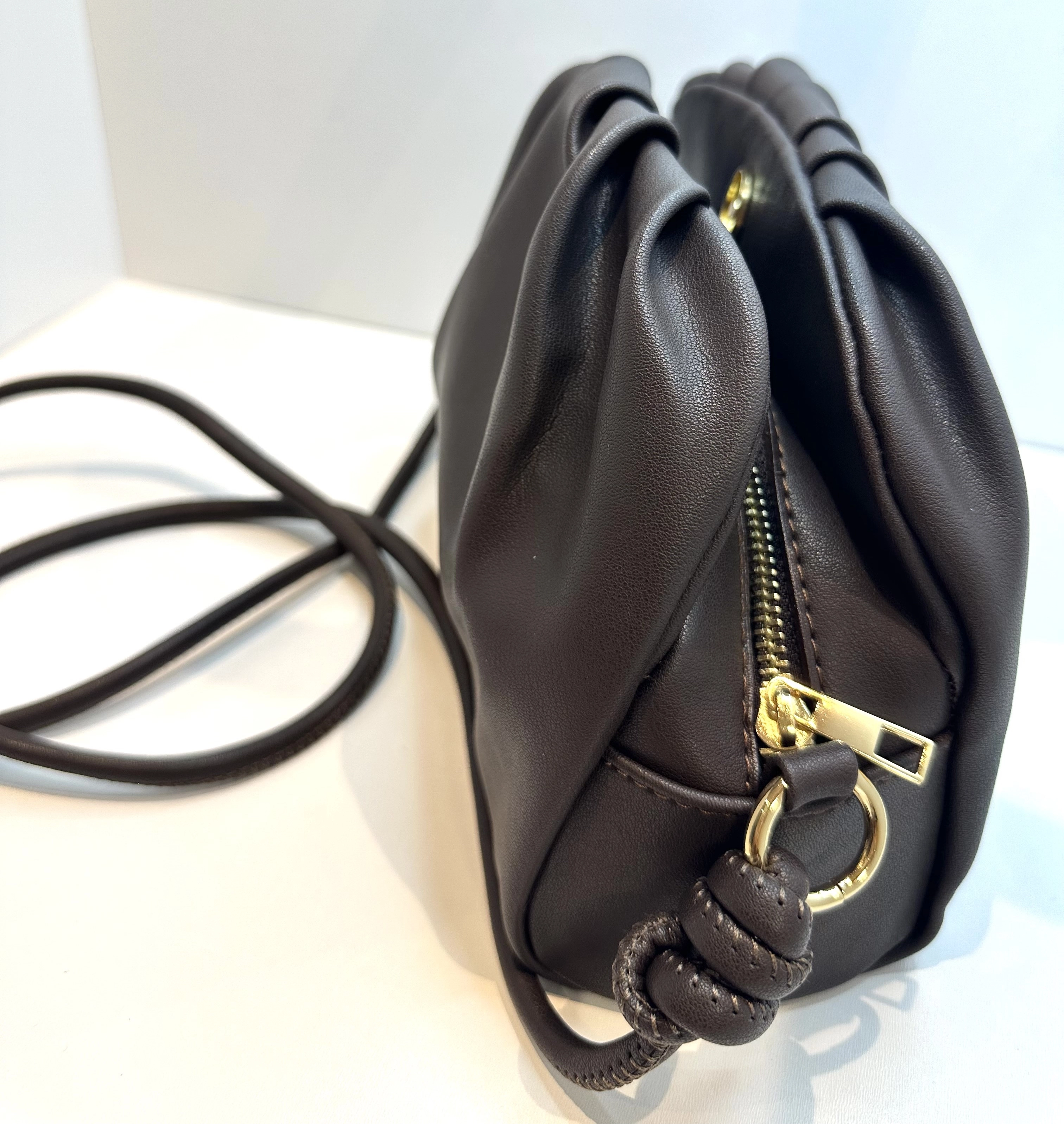 Kadın Suni Deri Büzgü Detaylı Mini Çapraz Askılı Çanta