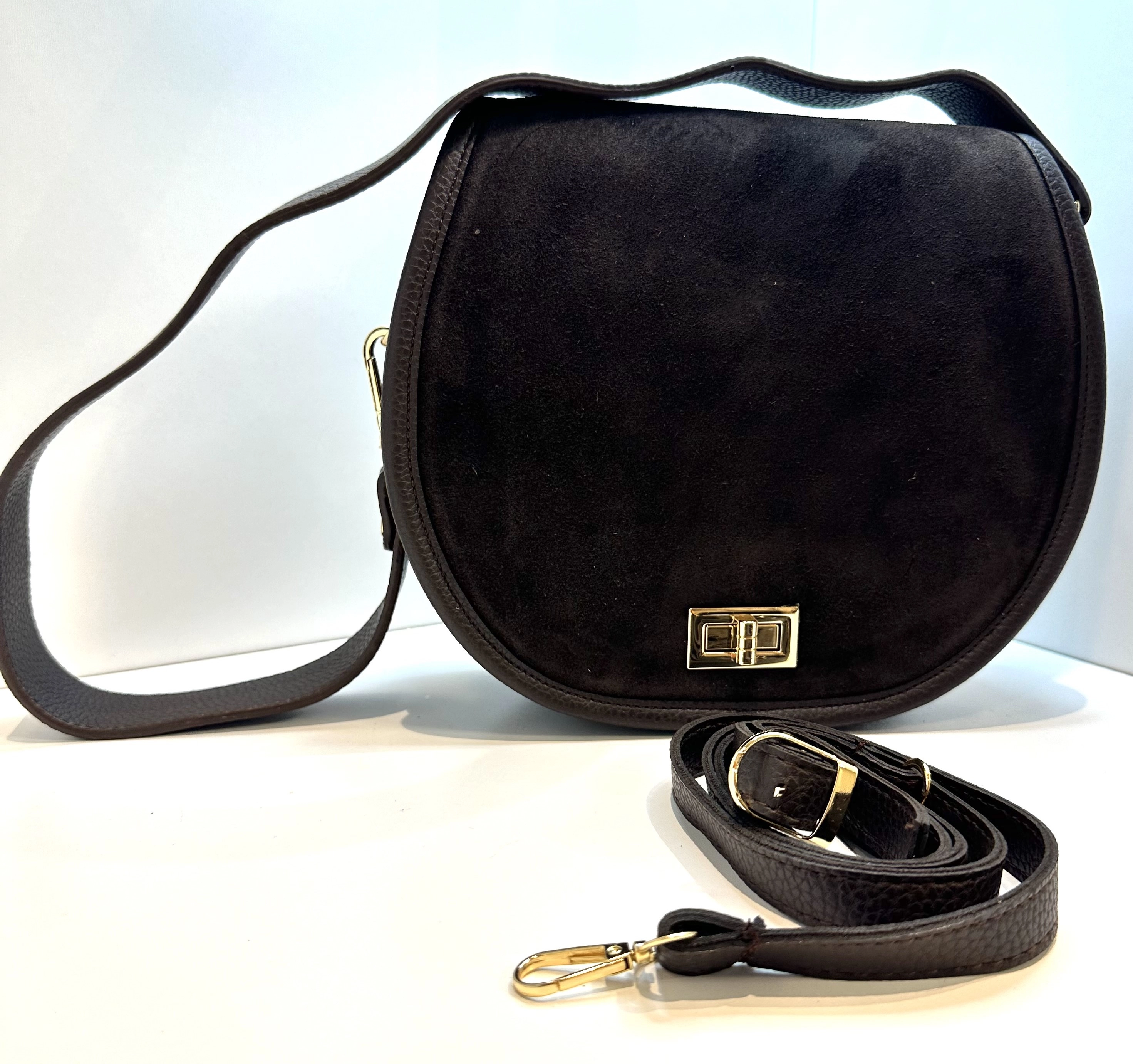 Hakiki Süet Deri Kapaklı Kadın Çapraz Omuz Çantası