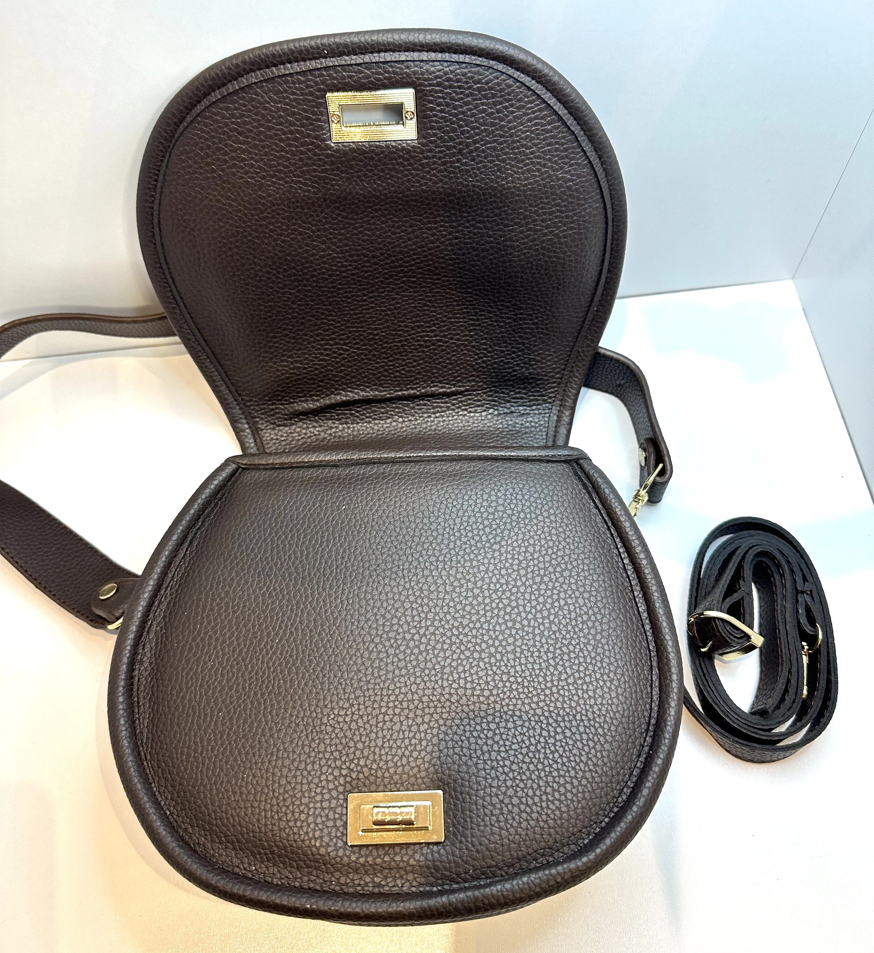 Hakiki Süet Deri Kapaklı Kadın Çapraz Omuz Çantası