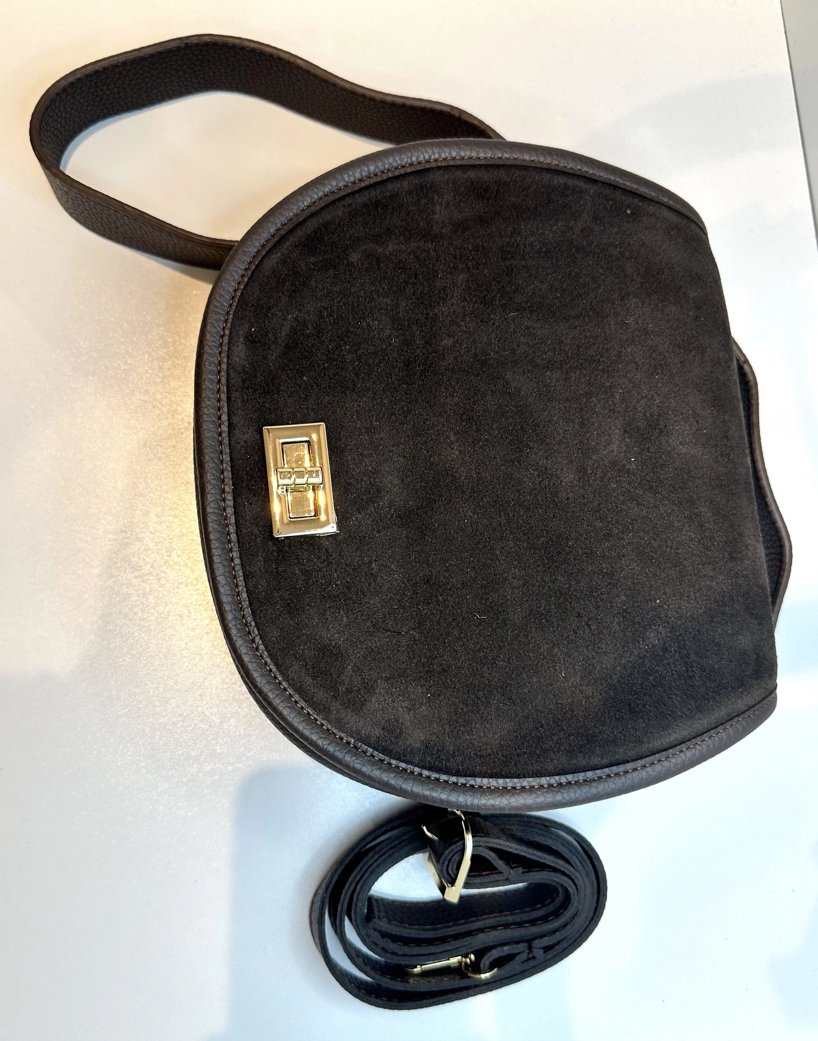 Hakiki Süet Deri Kapaklı Kadın Çapraz Omuz Çantası