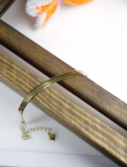 Altın Renk Yılan Zincir Bileklik – Kalpli Detaylı