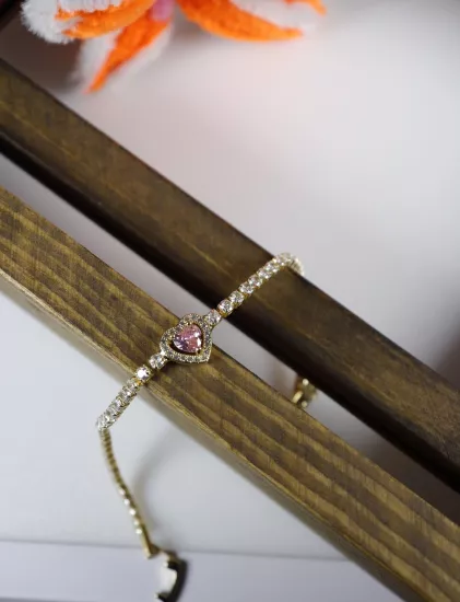 Altın Görünümlü Tennis Bileklik – Pembe Kalp Taşlı