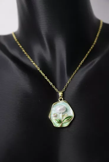 Gold Zincir İncili Yeşil Zemin Çiçek Tasarım Madalyon Çelik Kolye