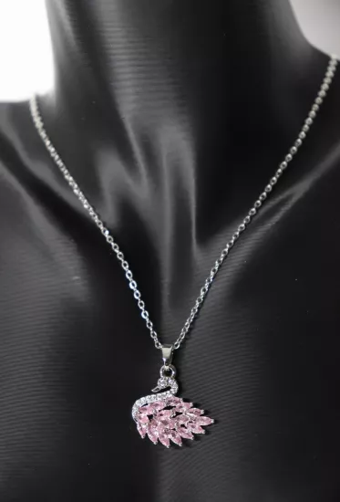 Kristal Taşlı Çelik Kuğulu Kolye