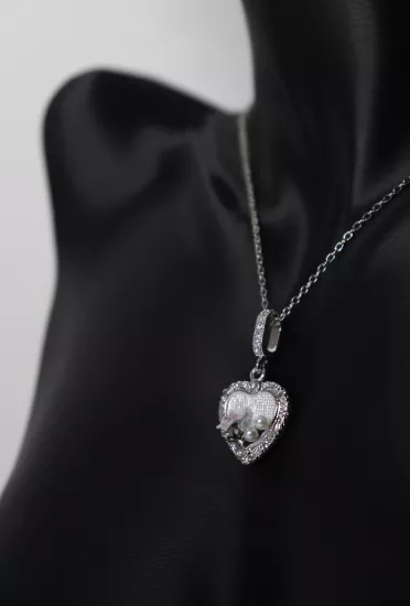 Portre Çiçek Desenli Gümüş İncili Çelik Kolye