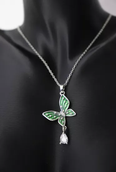 Yeşil Kelebek Taşlı Gümüş Çelik Kolye