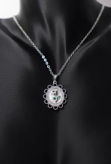 Gümüş Renk Vintage Gül Tasarım Kolye