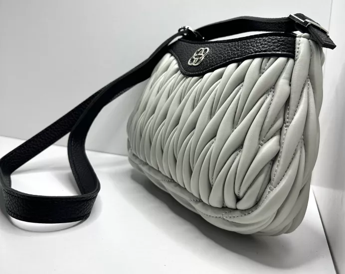 Kadın Suni Deri Omuz ve Çapraz Çanta | Şık Büzgü Dokulu Model – Hecge